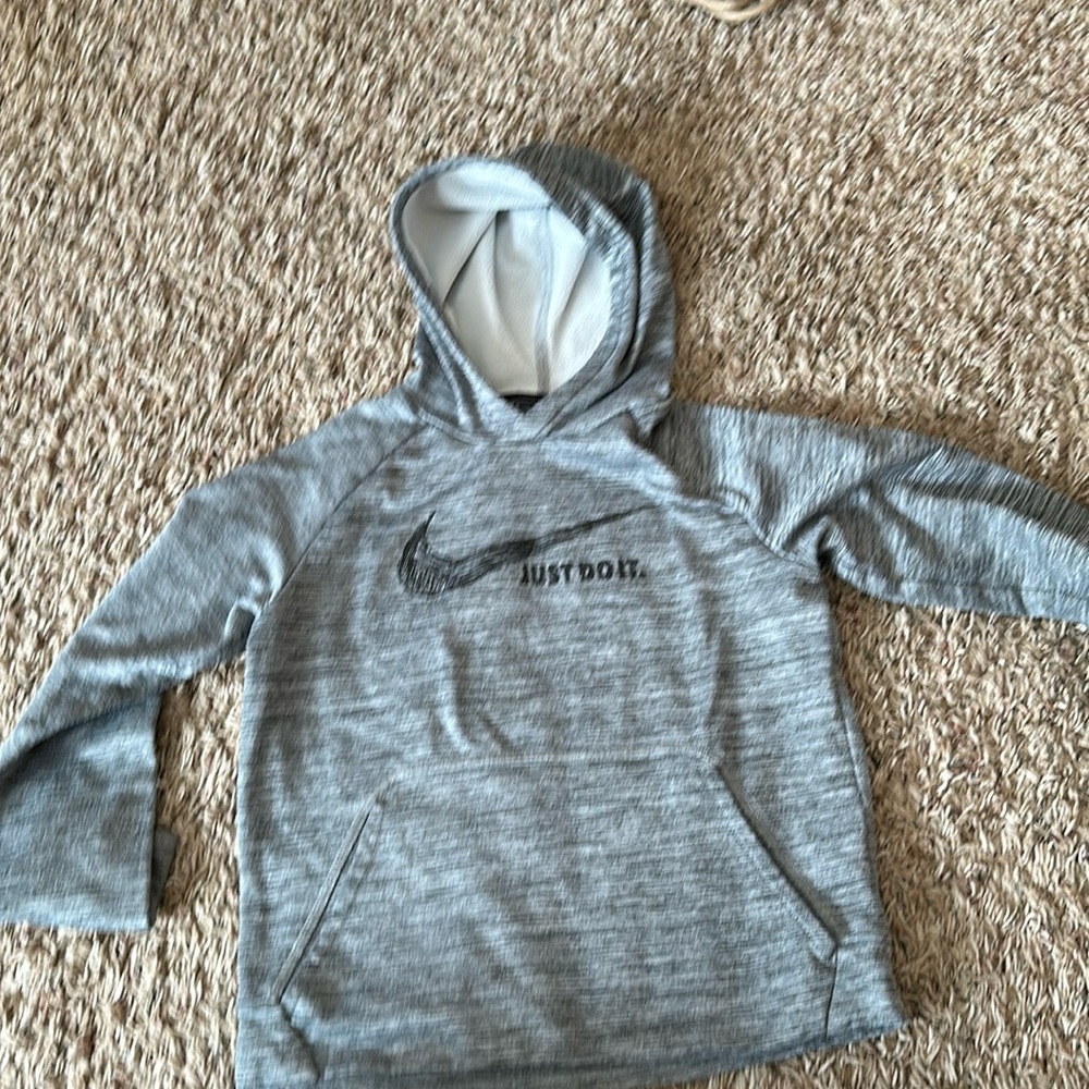 Nike boys youth medium hooded sweatshirt